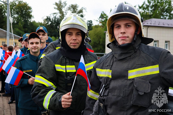 В День Российского флага в Иванове развернули 37-метровый триколор